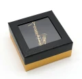 Przypinka saksofon - złoty miniaturowy instrument w pudełku prezentowym - wpinka 6 cm