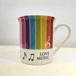 Tęczowy ceramiczny kubek z nutami i napisem Love music 0.25l w eleganckim kartoniku