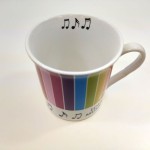Tęczowy ceramiczny kubek z nutami i napisem Love music 0.25l w eleganckim kartoniku