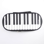 Piórnik materiałowy owalny czarny z motywem klawiatury 21x10x6cm kosmetyczka