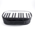 Piórnik materiałowy owalny czarny z motywem klawiatury 21x10x6cm kosmetyczka