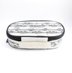 Piórnik materiałowy owalny kremowy w nuty 21x10x6cm kosmetyczka