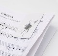 Muzyczna zakładka magnetyczna - akordeonista i muzyczny cytat